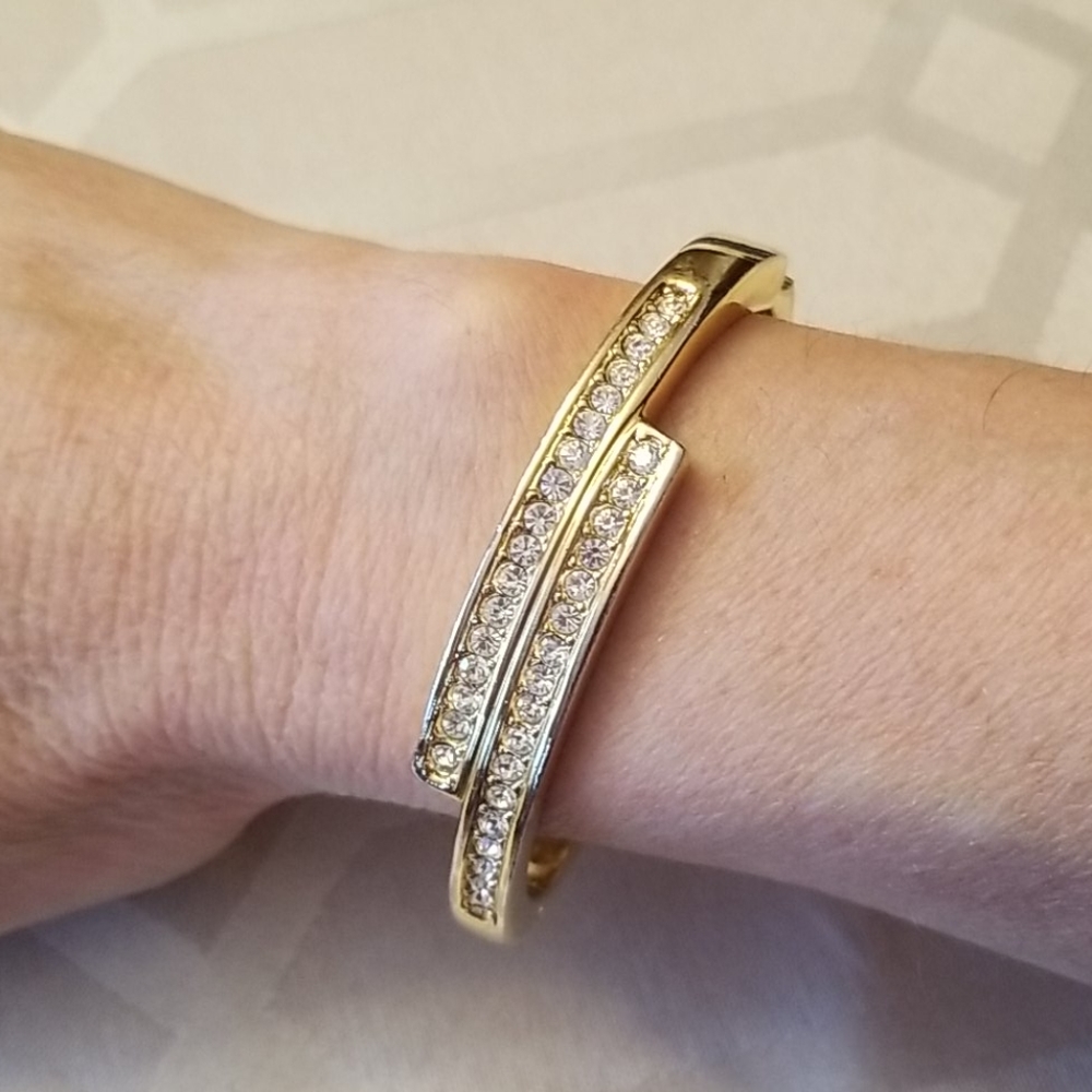 Gold sparkly bracelet